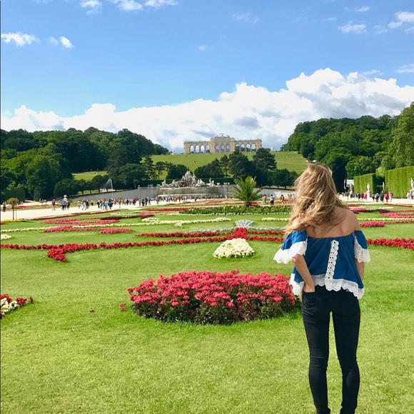 Meet your Posher, Caroline - Picture 3 of 4